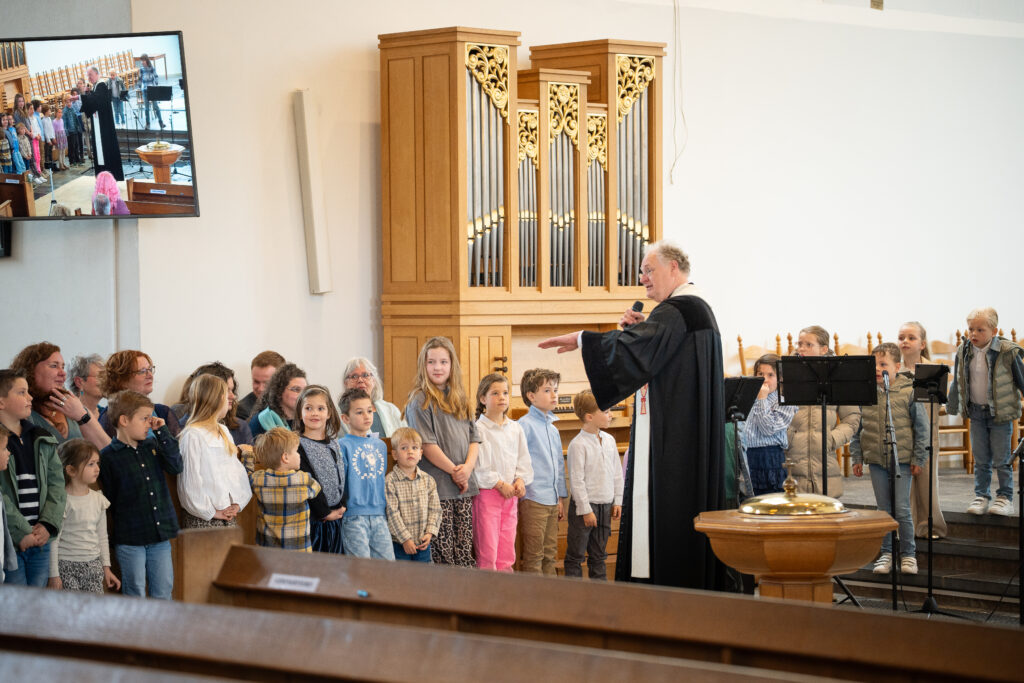 Voor het eerst naar de kerk KEV PGHeusden Pasen 25 1024x683